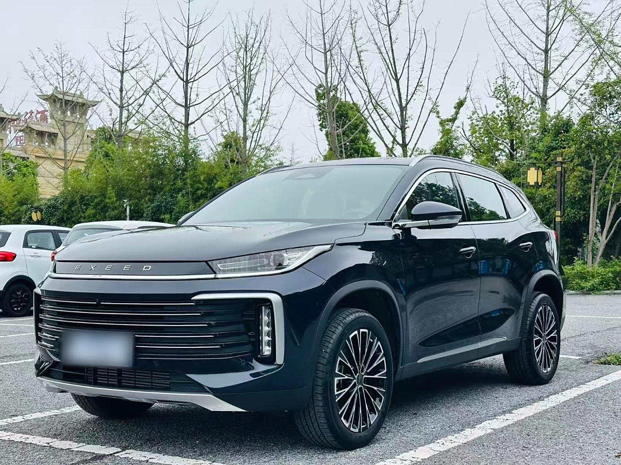 Под передней частью автомобиля