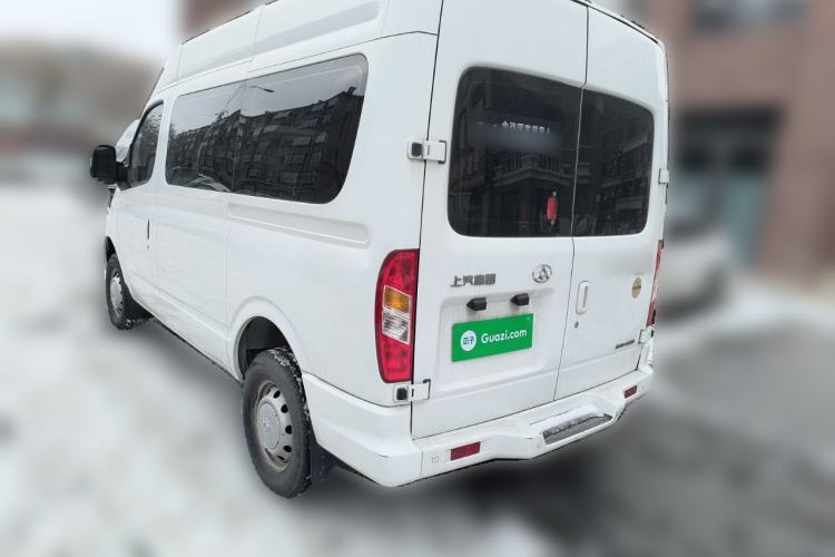 Used SAIC MAXUS Xintu V80 2016 2.5T Manual Aoyuntong National IV Short Wheelbase Mid-Roof 6-Seater