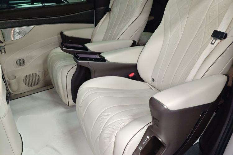 Used Denza D9 2024 DM-i 1050 Luxury Model