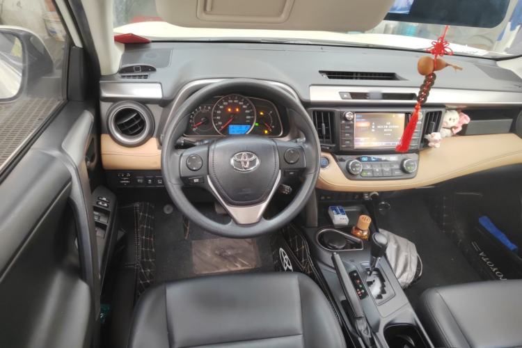 Used Toyota RAV4 2019 2.0L CVT Two-Wheel Drive Luxury Version China VI Standard Steering Wheel