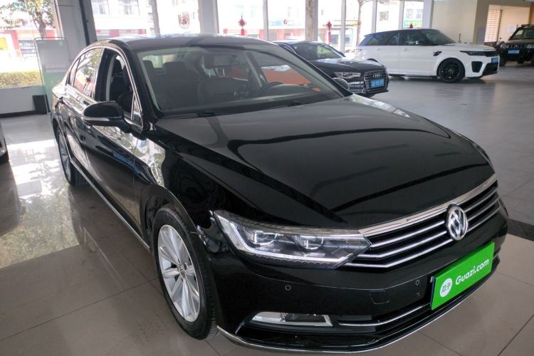 Used Volkswagen Magotan 2018 330TSI DSG Advanced Model Front Right 45 Deg