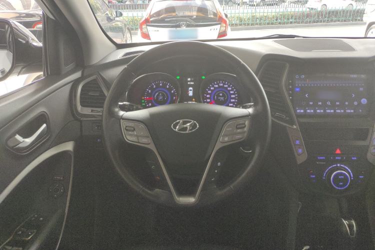 Used Hyundai Santa Fe 2015 2.0T Automatic Two-Wheel Drive Smart Version 5 Seats Steering Wheel