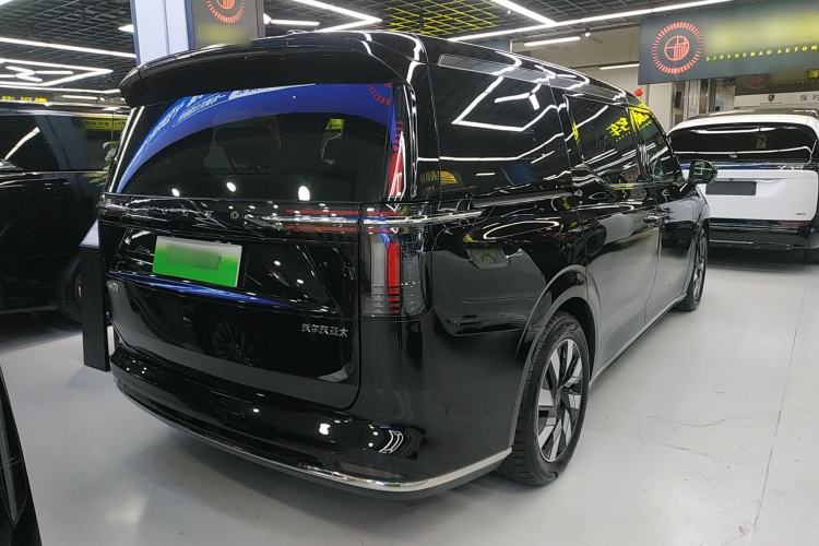 Used Volvo EM90 2025 Ultra Six-Seater