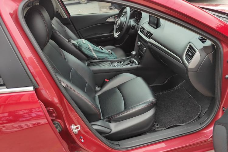 Used Mazda 3 Axela 2017 Hatchback 1.5L Automatic Luxury Model Emission Standard China V
