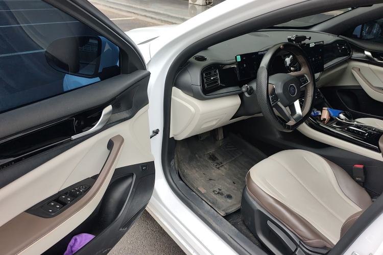 Used BYD Qin PLUS 2023 Champion Edition DM-i 55KM Leading Model Driver Seat