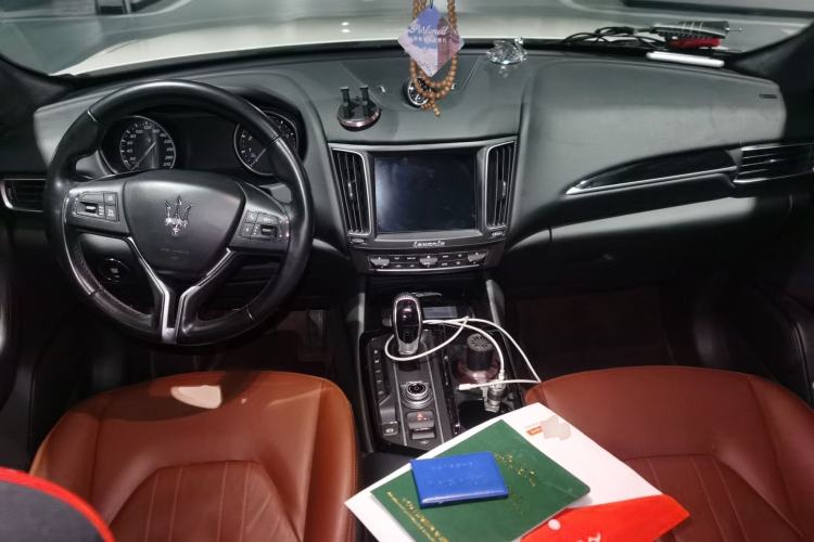 Used Maserati Levante 2016 3.0T Standard Edition Center Console