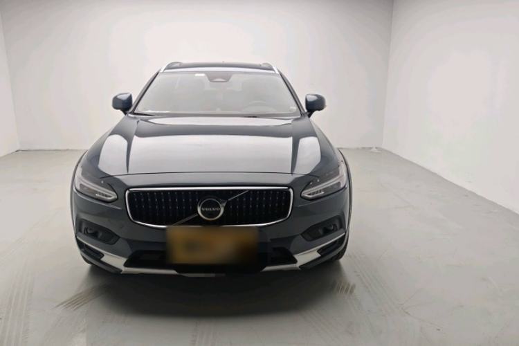 Used Volvo V90 2022 Cross Country B5 AWD Prestige Edition