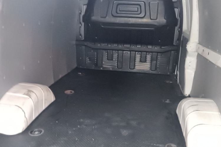 Used SAIC MAXUS EV30 2023 Pure-Electric Smart Logistics Expert with Long Wheelbase Guoxuan
