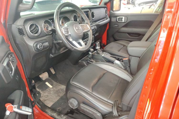 Used Jeep Wrangler 2019 2.0T Sahara Four-Door Version China VI Emission Standard
