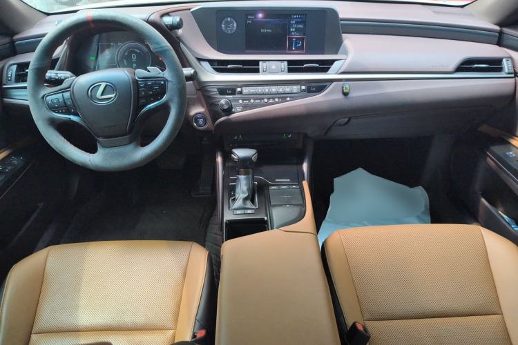 Used Lexus ES 2020 300h Premier Edition
