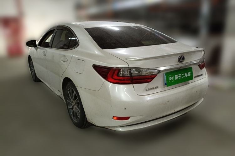 Used Lexus ES 2015 300h Luxury Edition
