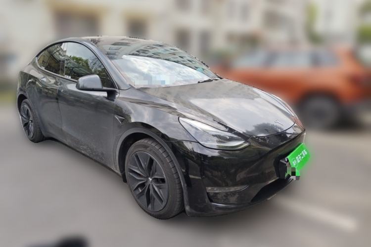 Used Tesla Model Y 2023 Long-Range All-Wheel-Drive Version Front Right 45 Deg