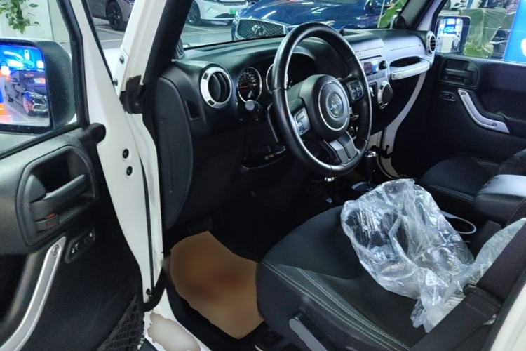 Used Jeep Wrangler 2014 2.8TD Sahara Four-Door Edition

