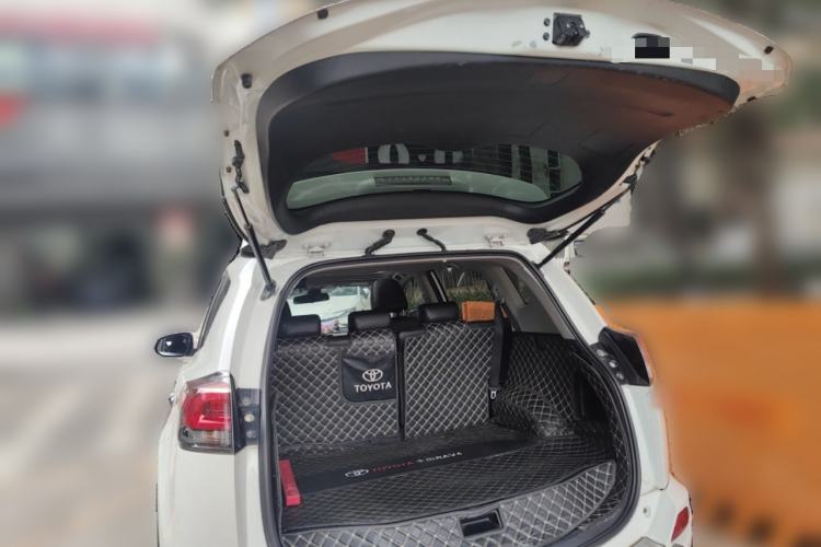 Used Toyota RAV4 2019 2.0L CVT Two-Wheel Drive Comfort Edition China VI Standard Trunk