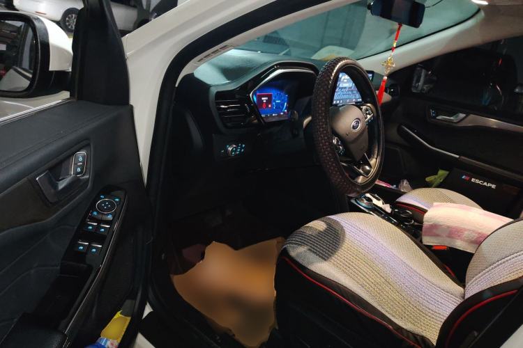 Used Ford Escape 2020 EcoBoost 245 Four-Wheel Drive Luxury Edition Driver Seat