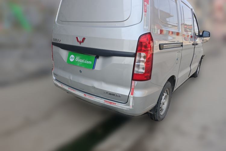 Used Wuling Hongguang V 2022 1.5L Jingqu Edition Enclosed-Window Vehicle with Hydraulic Power Steering LAR Rear Right 45 Deg