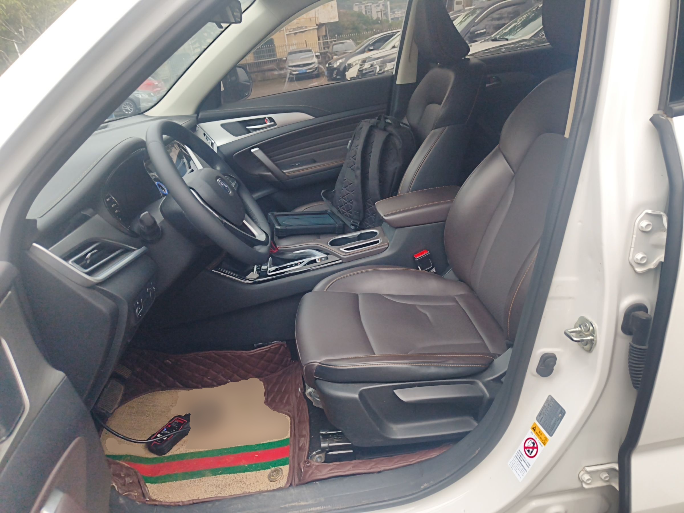 Переднее сиденье в автомобиле