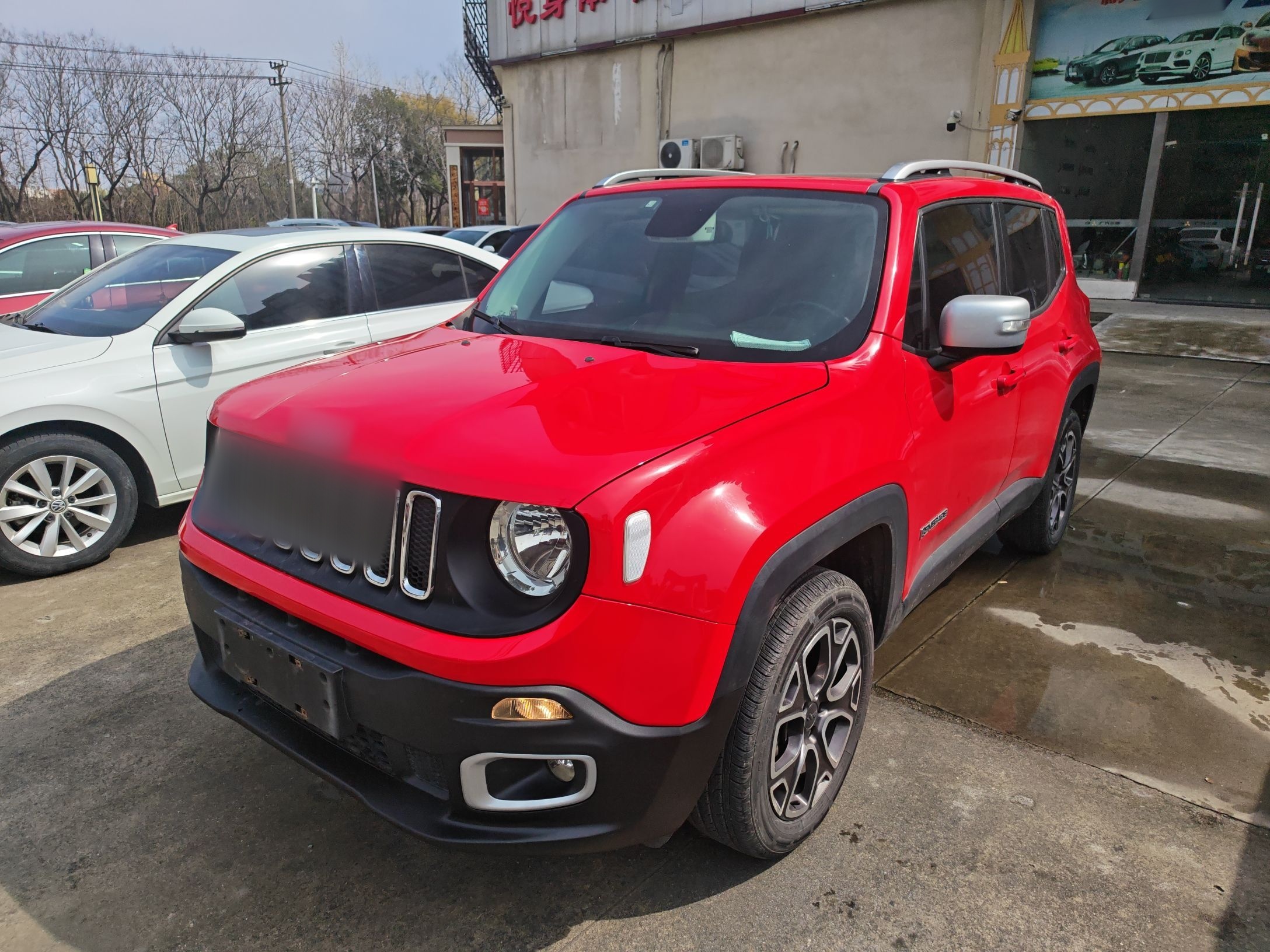 Под передней частью автомобиля