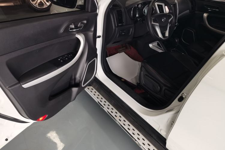 Used CHANGAN CS35 2015 1.6L Automatic Luxury Model China IV Standard Driver Seat