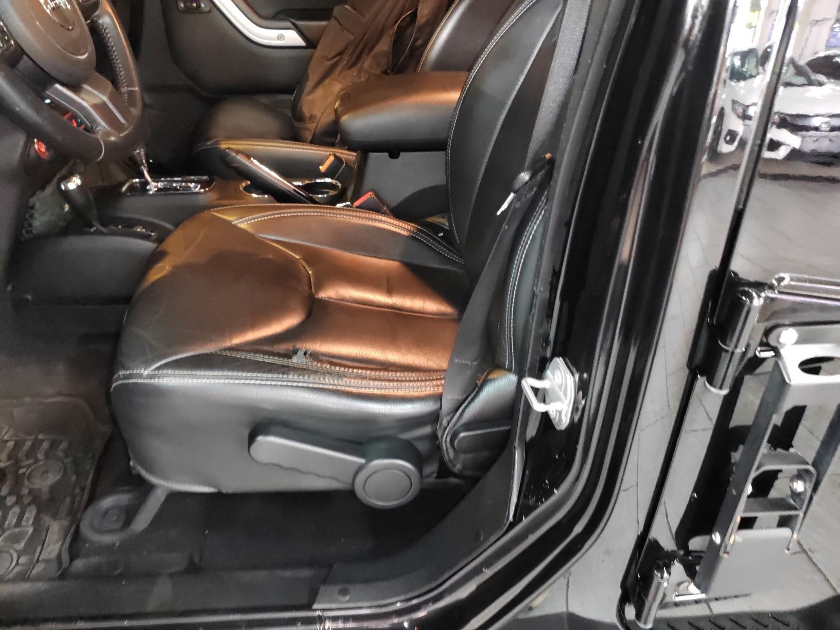 Переднее сиденье в автомобиле