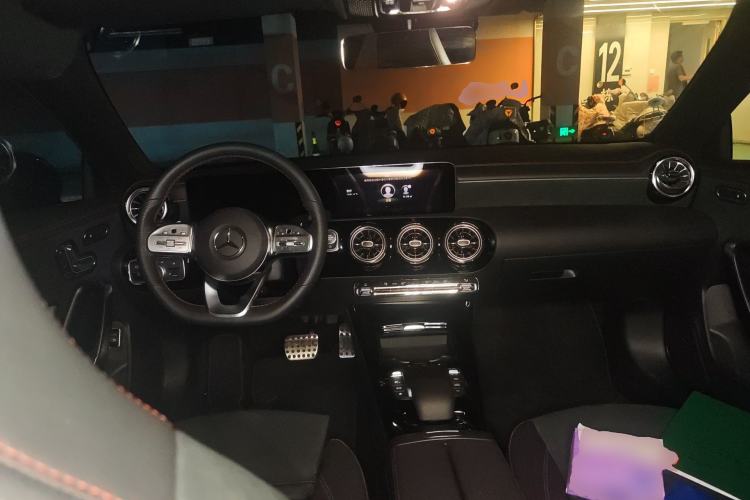 Used Mercedes-Benz CLA 2023 CLA 200 Shooting Brake Center Console