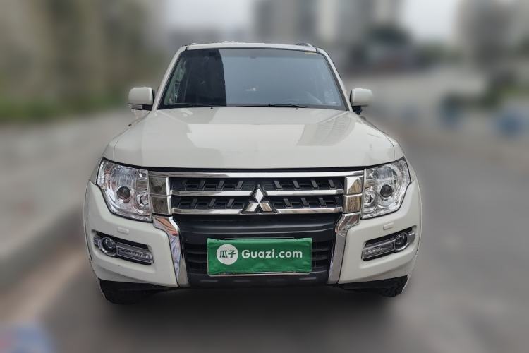 Used Mitsubishi Pajero 2015 3.0L Automatic Luxury Version China IV Standard Front