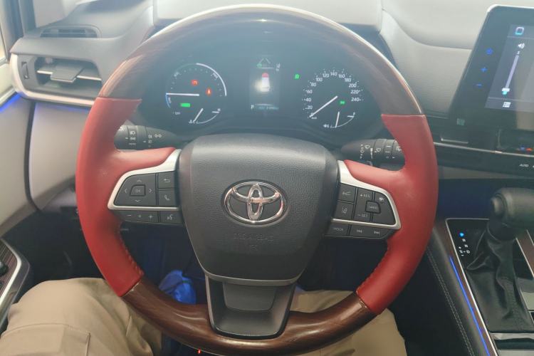 Used Toyota Sienna 2023 2.5L Hybrid Comfort Edition
