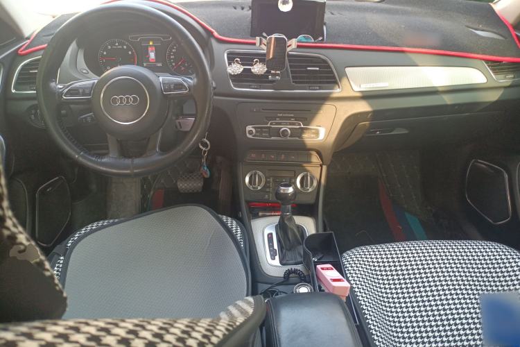 Used Audi Q3 2012 40 TFSI quattro Sport Edition Center Console