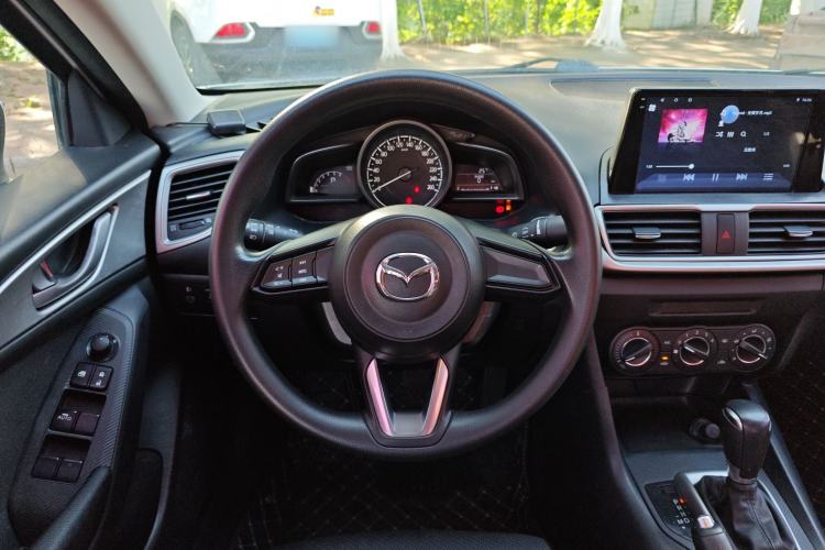 Used Mazda 3 Axela 2017 Sedan 1.5L Automatic Comfort Model Emission Standard China V Steering Wheel