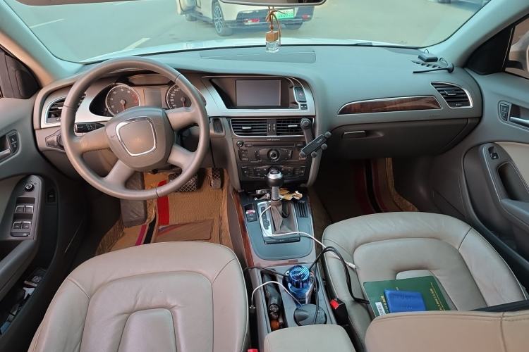 Used Audi A4L 2011 2.0 TFSI Comfort Model Center Console