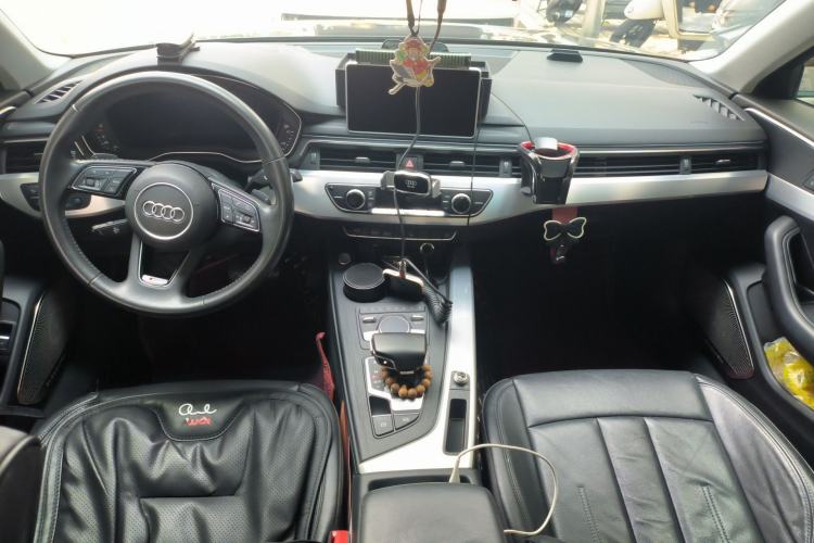 Used Audi A4L 2018 30th Anniversary Edition 40 TFSI Fashion Model Center Console