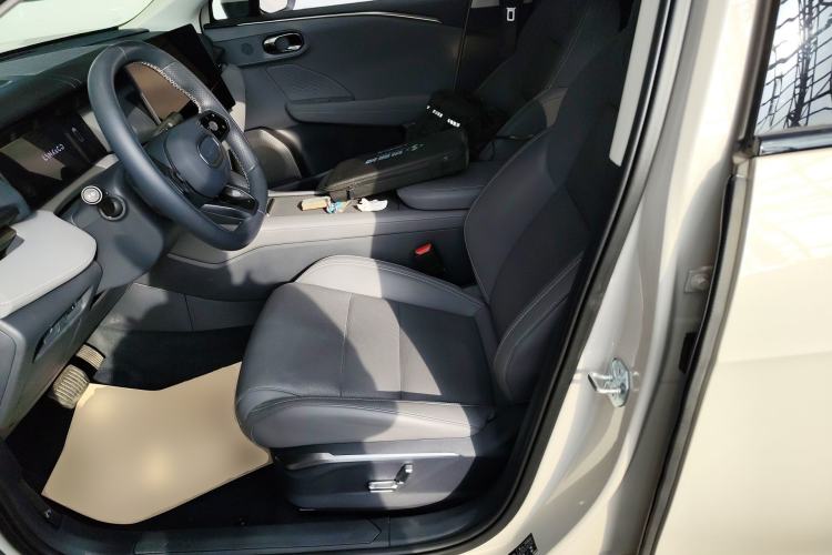 Used Lynk & Co 06 EM-P 2025 EM-P 126 Long-Range Max Left Front Seat