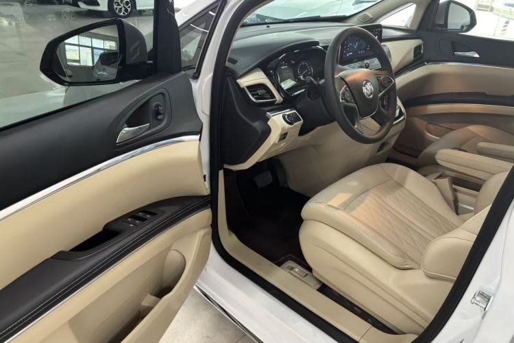 Used Buick GL8 2023 Facelifted Land Cruiser Executive Luxury Version Driver Seat