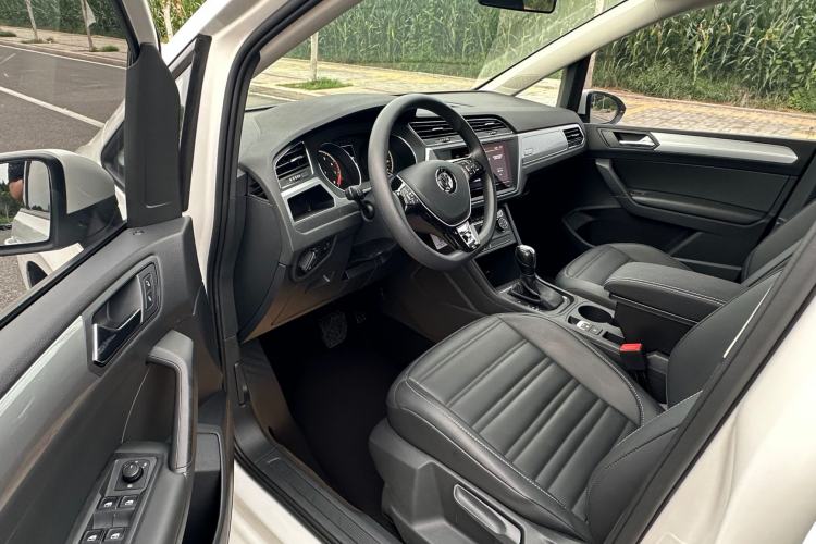 Used Volkswagen Touran 2021 Volkswagen Touran L 280TSI DSG Style Edition 7 Seats
