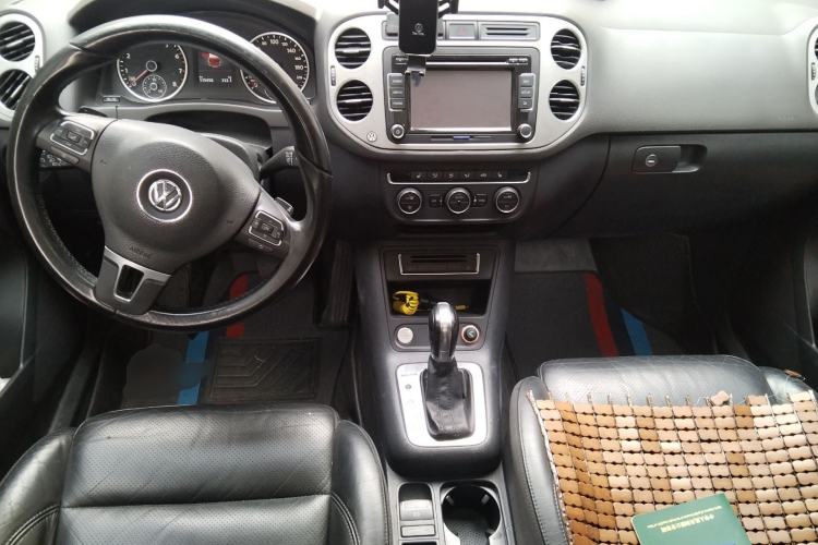 Used Volkswagen Tiguan 2015 1.8TSI Automatic All-Wheel-Drive Luxury Model Center Console