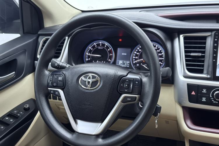 Used Toyota Highlander 2017 2.0T Four-Wheel Drive Elite Edition 7-Seater Interior 3