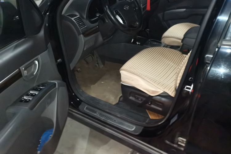 Used Hyundai Santa Fe Classic 2012 2.4 Comfort Edition 7-Seater Four-Wheel Drive
