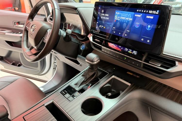 Used Toyota Granvia 2023 2.5L Hybrid Flagship VIP Edition
