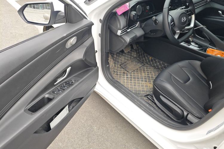 Used Hyundai Elantra 2023 1.5L CVT GLX Elite Edition Driver Seat