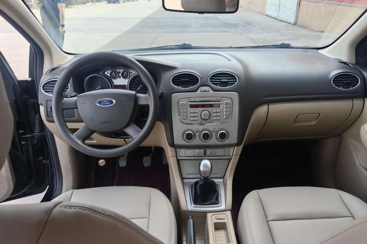 Used Ford Focus 2013 Sedan Classic 1.8L Manual Base Model