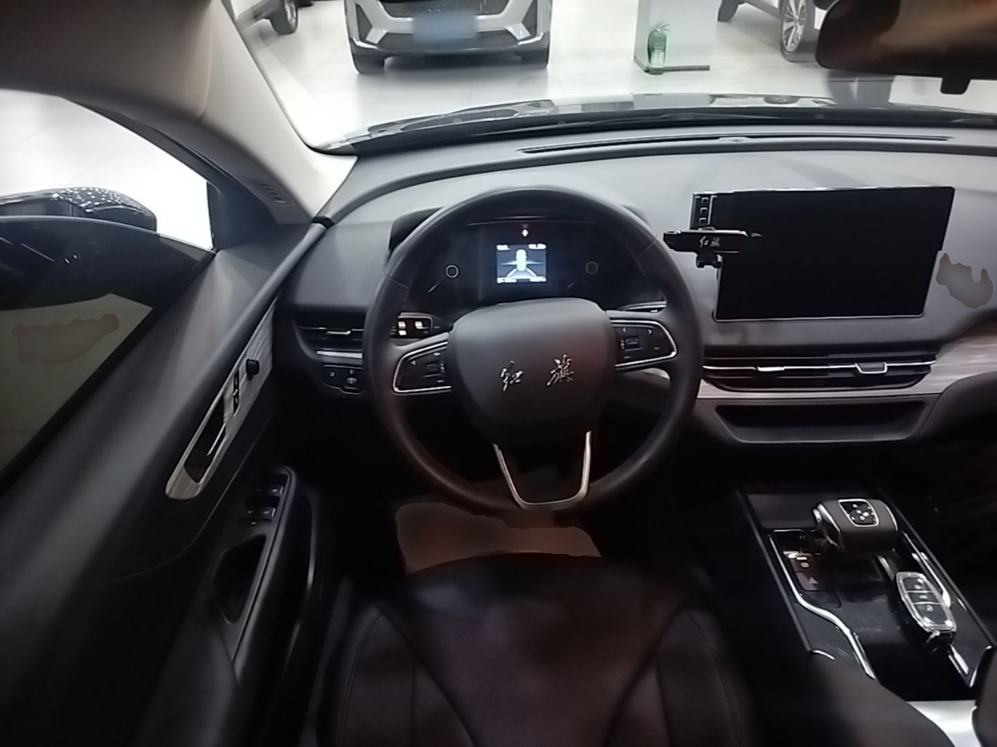 Hongqi E-QM5 2024 610 km PLUS — снимка 13