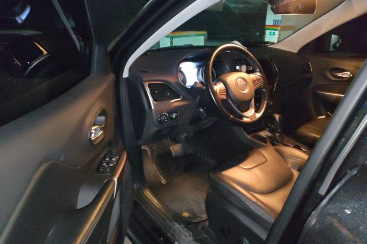 Used Jeep Cherokee 2020 2.0T Two-Wheel Drive Leading Edition