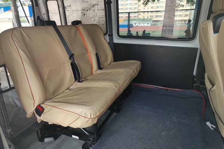 Used JMC Fushun 2025 2.0T 6MT Diesel Short-Wheelbase Low-Roof Commercial Multi-Purpose Passenger Vehicle with 5/6 Seats and Lift-Up Tailgate