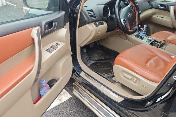 Used Toyota Highlander 2012 2.7L Two-Wheel Drive 7-Seater Luxury Edition
