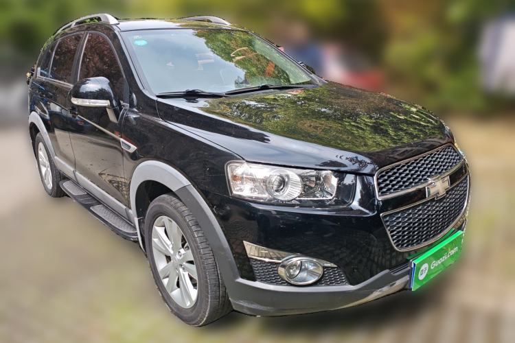 Used Chevrolet Captiva 2014 2.4L 4x4 Flagship Edition 7 Seats Front Right 45 Deg