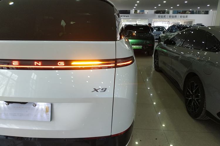Used XPeng X9 2025 740 Ultra-Long Range Max Exterior 3