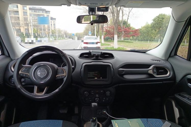 Used Jeep Renegade 2018 Connected Large Screen Version 180T Automatic High-Energy Edition Interior 2