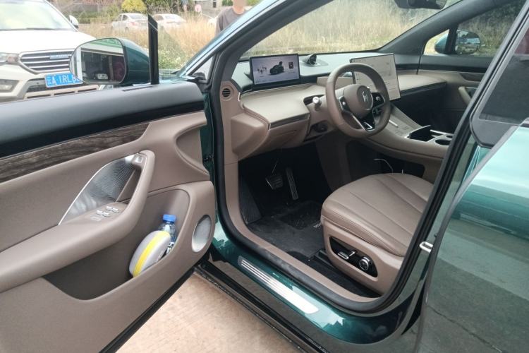 Used Hima Luxeed R7 2026 Model Range-Extending Max+ Interior 1