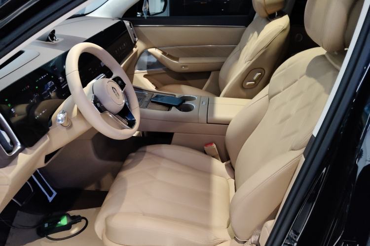 Used Hima AITO M8 2025 Model Pure Electric Max+ Five-Seat Long-Range Version Left Front Seat