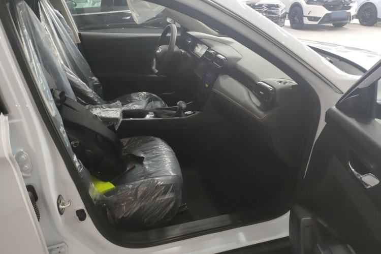 Used Dongfeng Aeolus Yixuan 2026 1.5L Automatic Luxury Edition